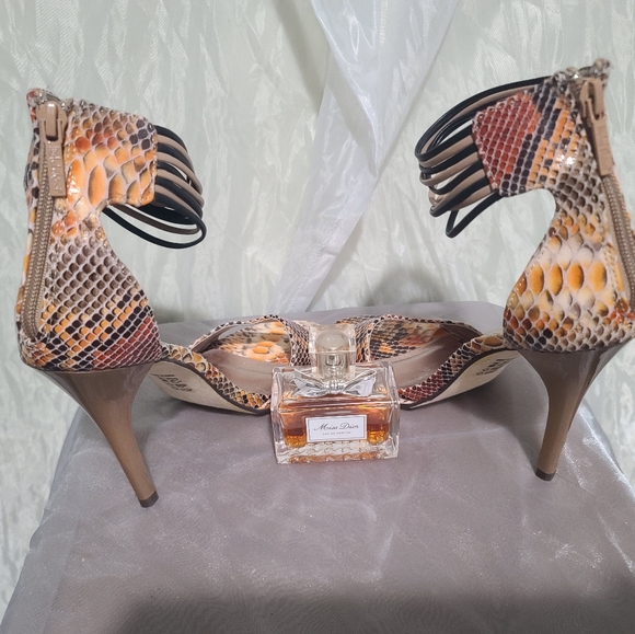 Women's Dress Heels - Picture 8 of 10